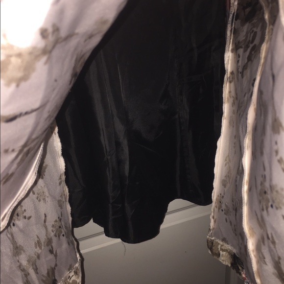 PRETTY FLORAL PATTERN DRESS💃🏾👗. EUC - Picture 4 of 6